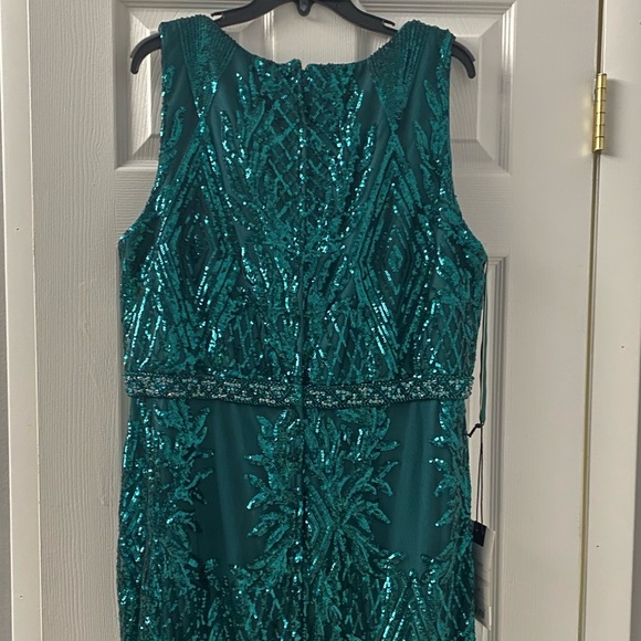 Mac Duggal Fabulouss Sequined Sleeveless Trumpet Gown Size:22 W - Picture 9 of 13